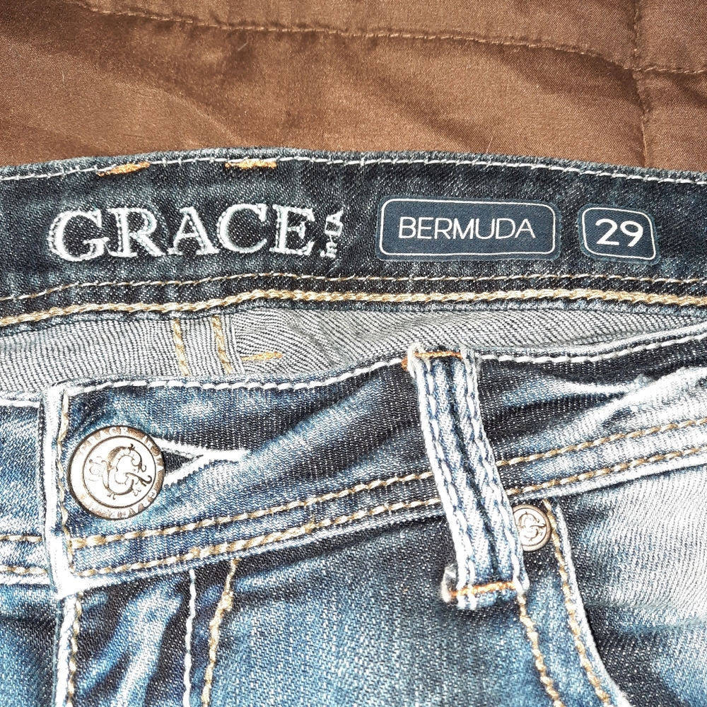 Ladies Grace in L.A.  Ber. shorts